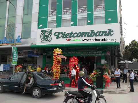 Vietcombank chi nhánh Hải Dương ứng dụng nhiều công nghệ mới vào hoạt động ngân hàng